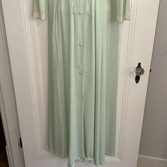 Vintage Vanity Fair Green Mint Green Long Sleeve Nylon Robe with Cream Lace - Picture 3 of 9